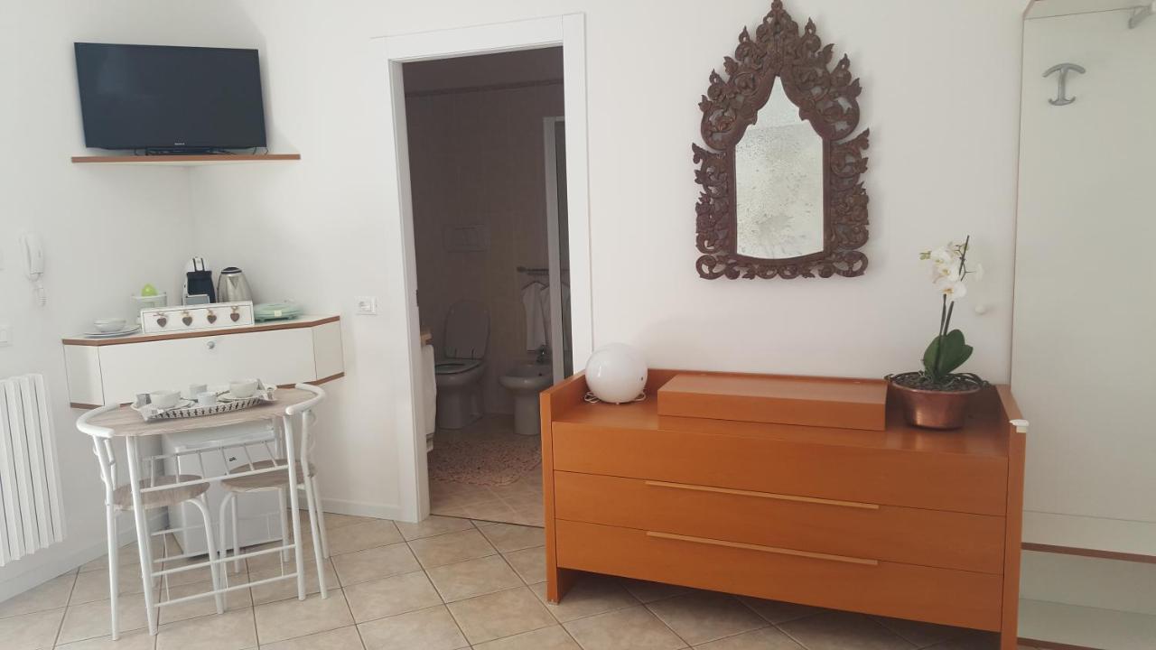 B&B Casa Gaia - 시르미오네 외부 사진