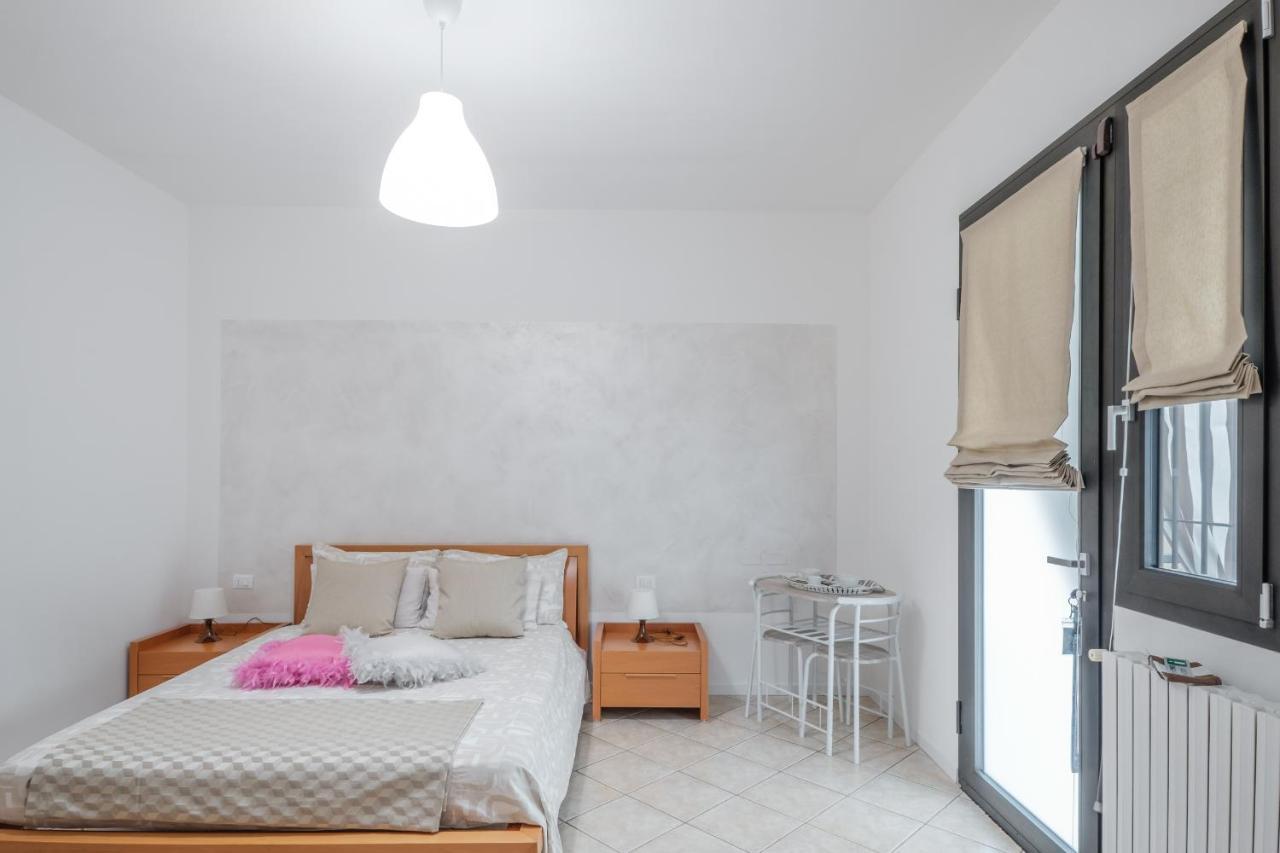 B&B Casa Gaia - 시르미오네 외부 사진